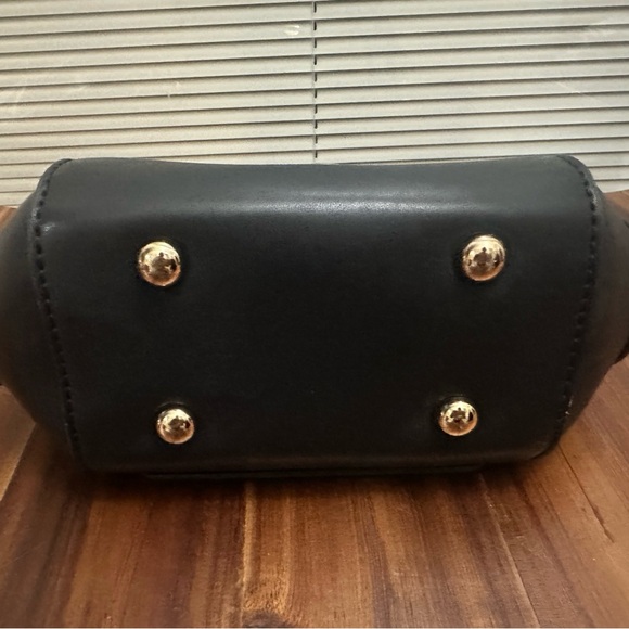 Isabelle Chic Black Vegan Leather Crossbody Bag with Gold Accents - Picture 4 of 7